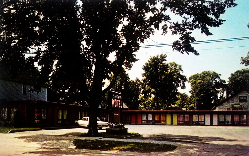 Byes Seaway Motel - Vintage Postcard (newer photo)